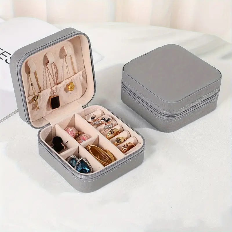 Portable Jewellery Organizer – PU Leather Zipper Case with Dividers for Rings, Earrings, and Necklaces - Cream