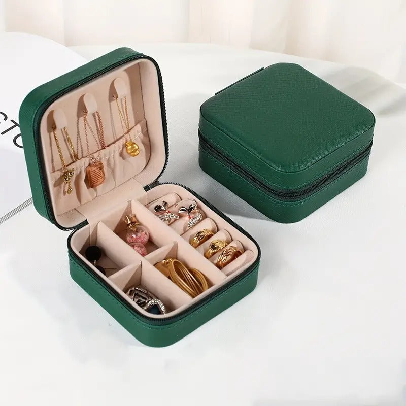 Portable Jewellery Organizer – PU Leather Zipper Case with Dividers for Rings, Earrings, and Necklaces - Cream