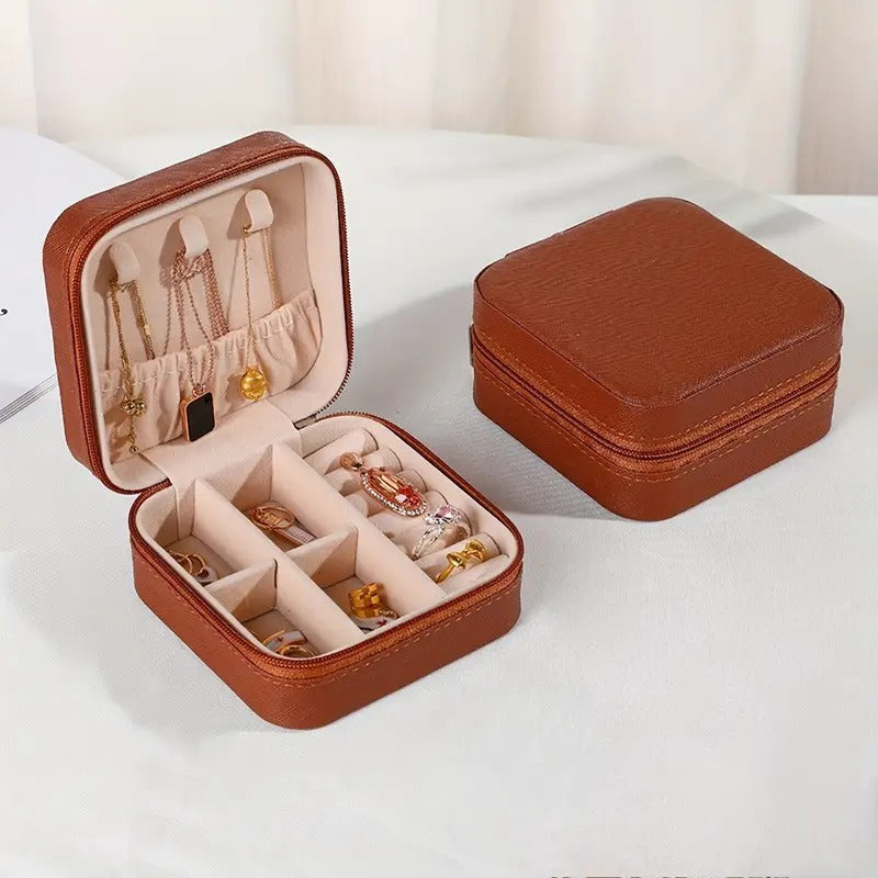 Portable Jewellery Organizer – PU Leather Zipper Case with Dividers for Rings, Earrings, and Necklaces - Cream